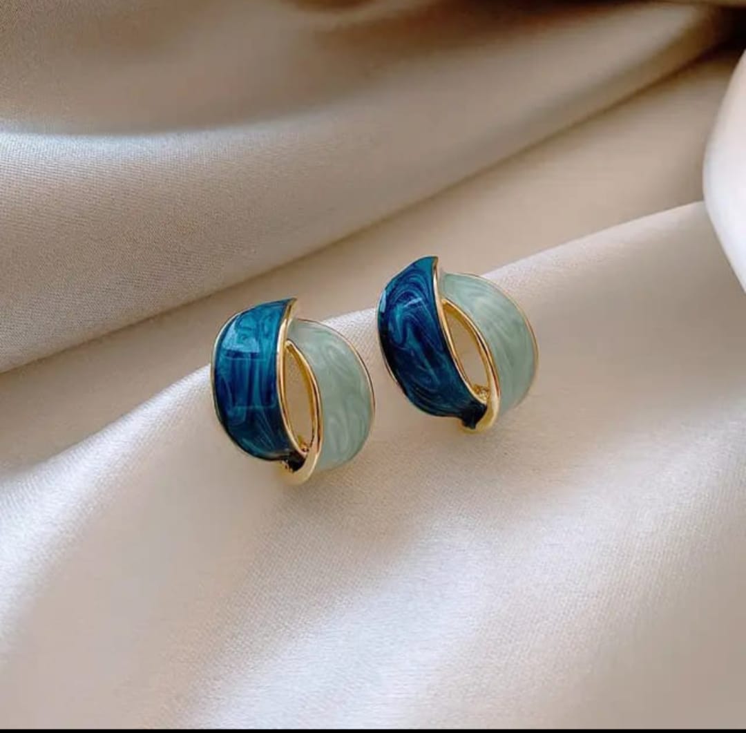 .Enamel blue crossing curve studs