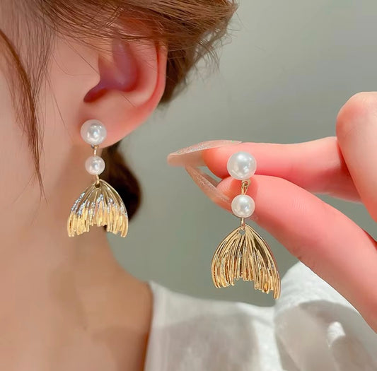 Metal pearl fishtail drop earrings