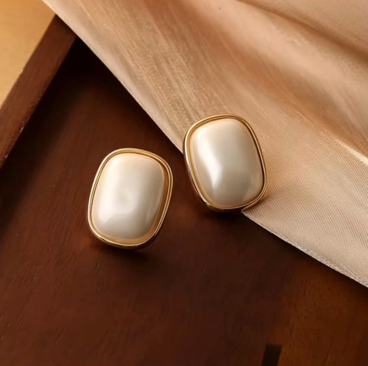 Pearl geometric rectangle stud earrings
