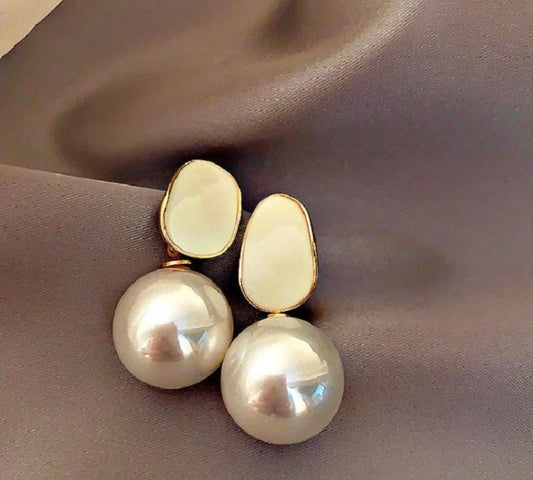 Cream  pearl dangler Korean earrings