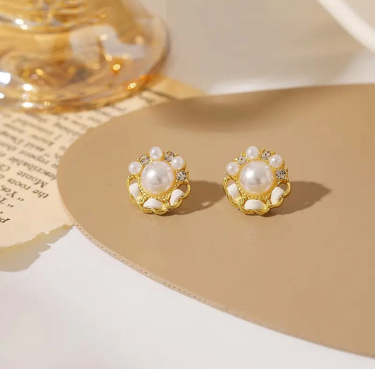 Round pearl decorative studs