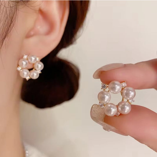Minimal Round pearl decorative studs