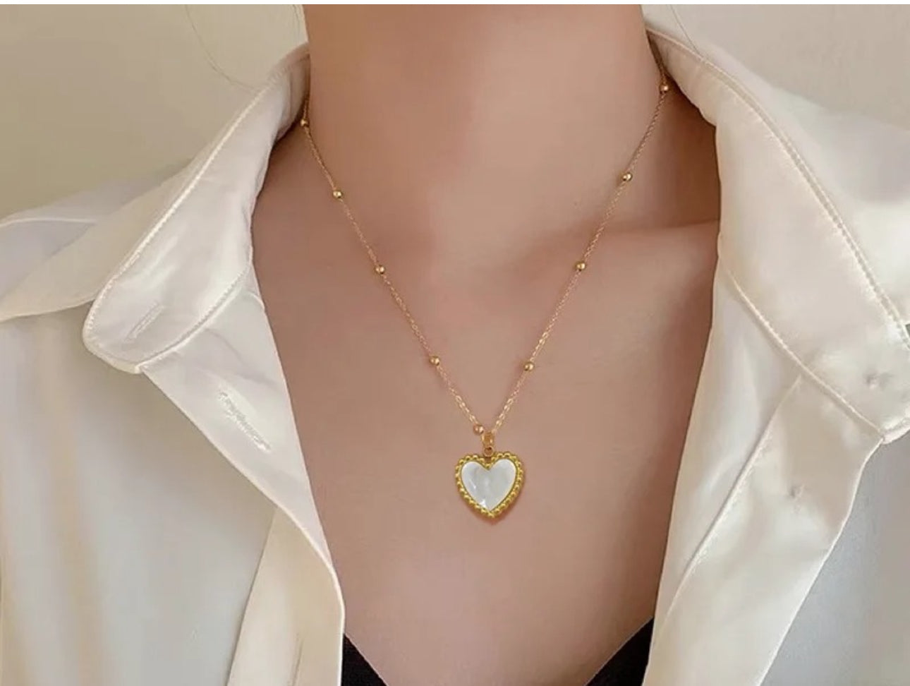 Two sided heart pendant beads necklace