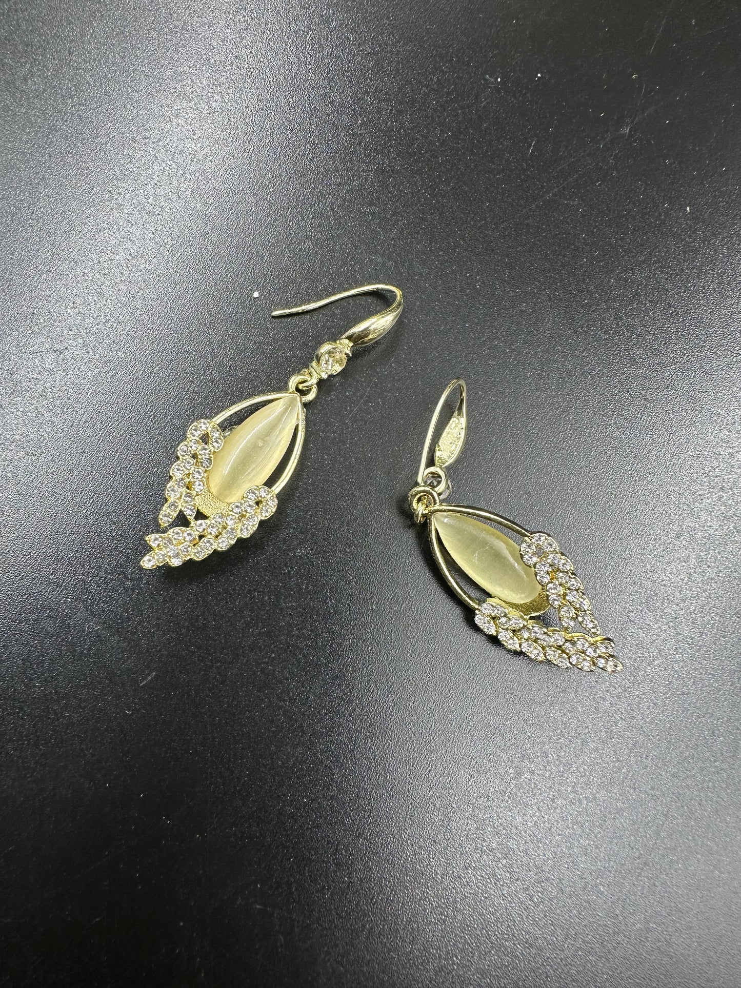 Korean leaf stud earrings