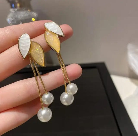 Korean leaf pearl dangler