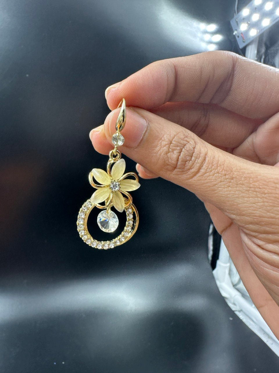 Flower crystal korean dangler