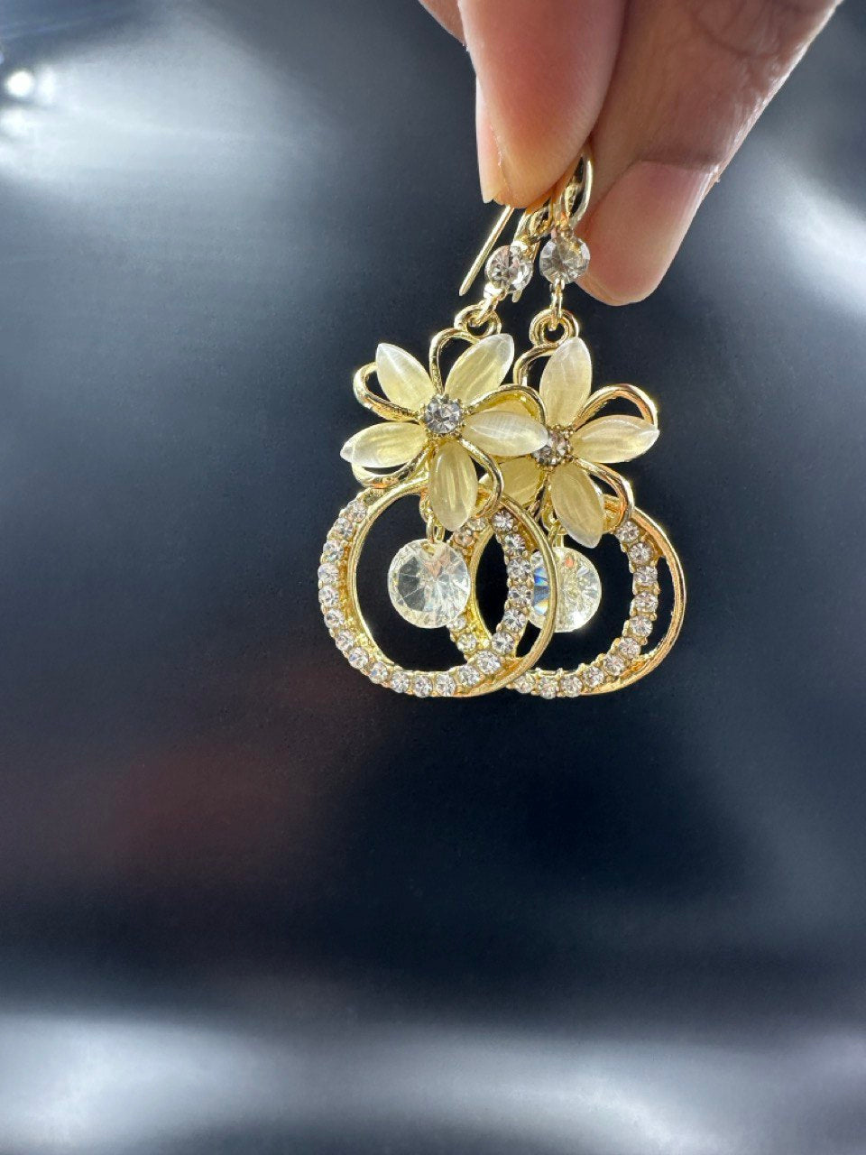 Flower crystal korean dangler