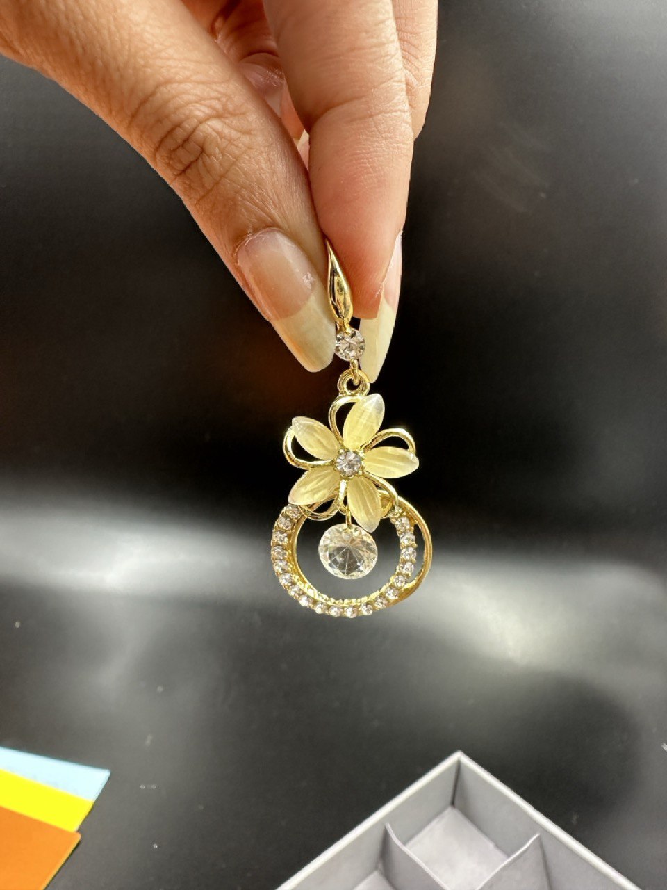 Flower crystal korean dangler
