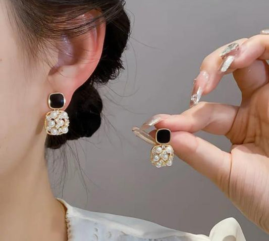 Black Geometric Pearl square drop earrings