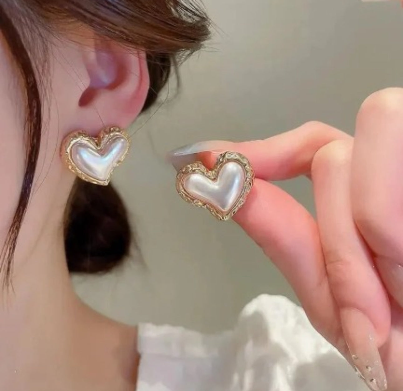Cream  glaze love stud earrings