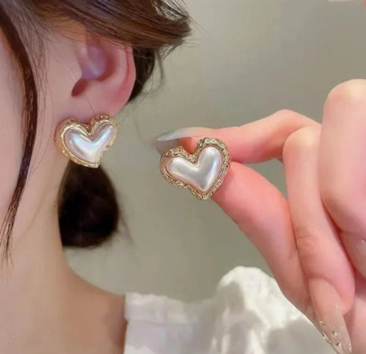 Cream  glaze love stud earrings