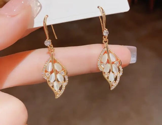 Korean   Leaf dangler