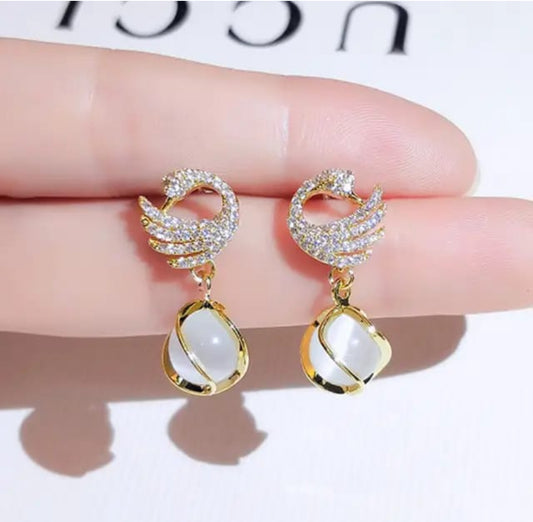 Swan  pearl dangler