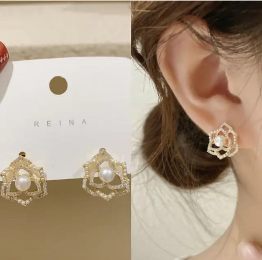 pearl circle stud