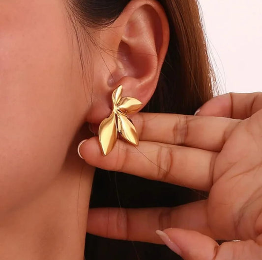 Golden Korean leaf stud earrings