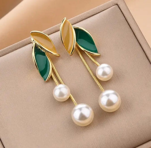 .Korean green leaf pearl dangler