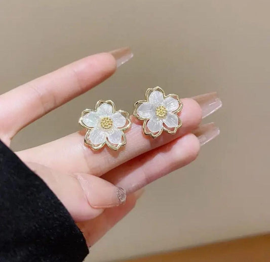 White flower  stud earrings
