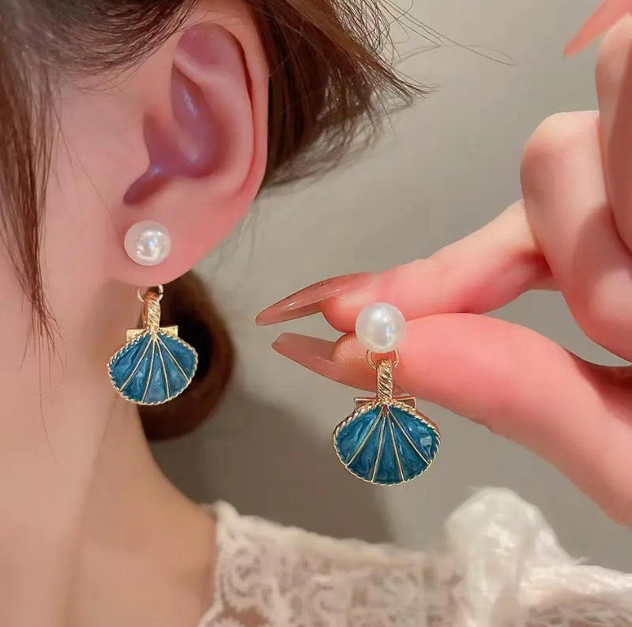 . Amazing blue korean   pearl dangler