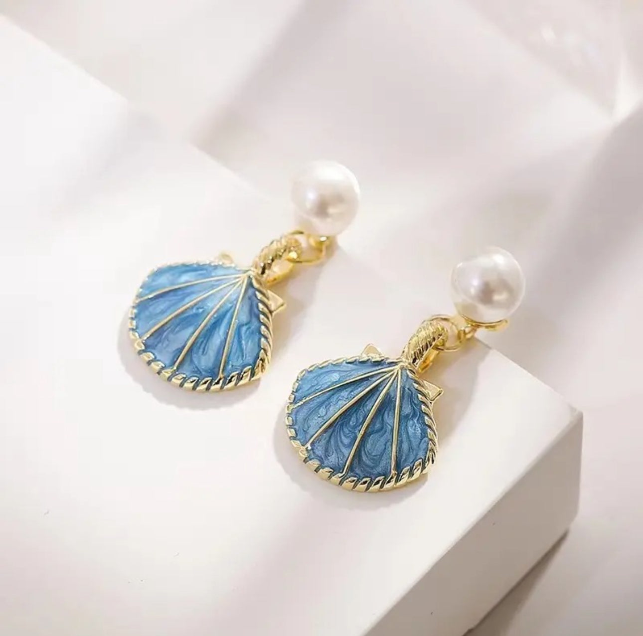 . Amazing blue korean   pearl dangler