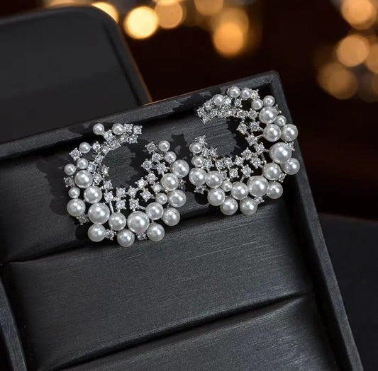 . Amazing Crystal pearl glacial studs