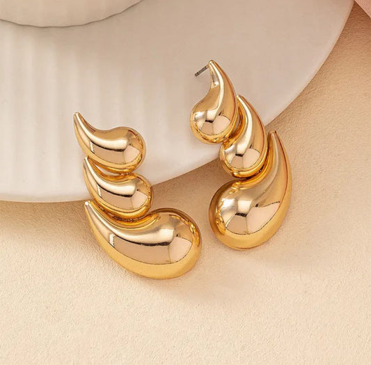 . Amazing Graded water drop   anti tarnish earrings