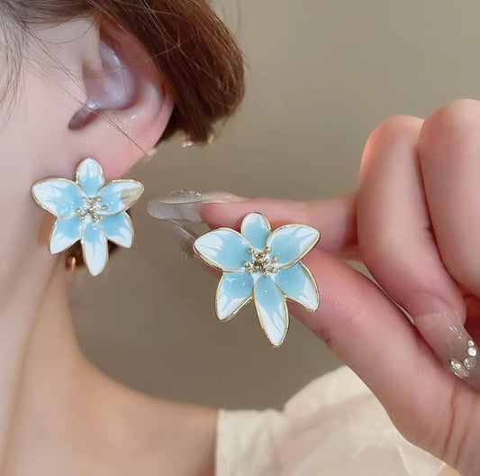 .Enamel drip glazed blue  flower stud earrings