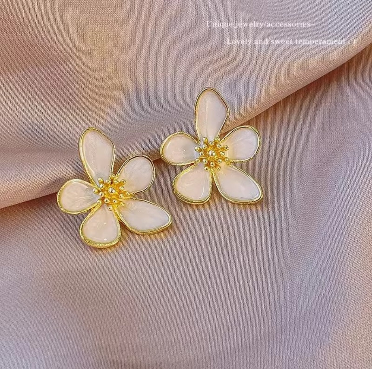 .Amazing  White  flower  stud earrings