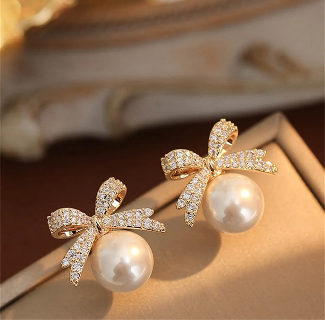 Pearl bow stud earrings