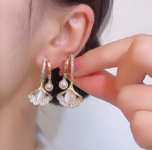 . Amazing crystal rhinestone  Korean  dangler