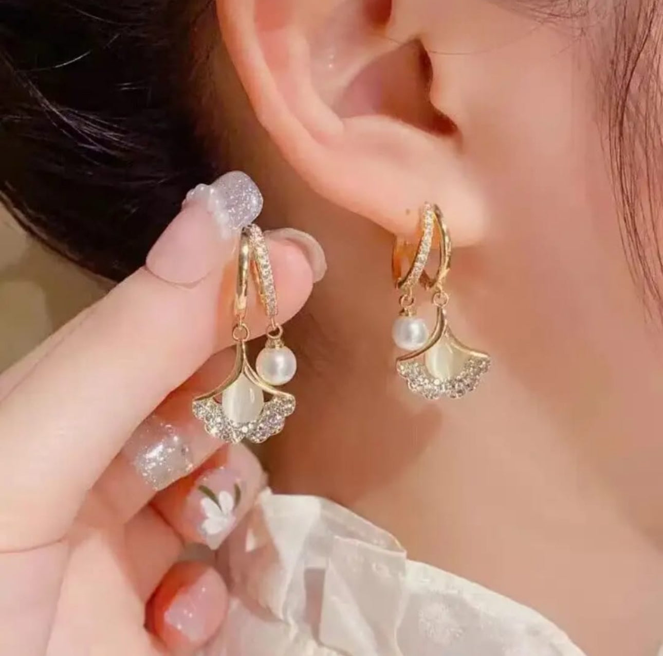 . Amazing crystal rhinestone  Korean  dangler
