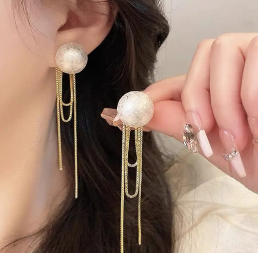 . Amazing Detachable chain Pearl dangler