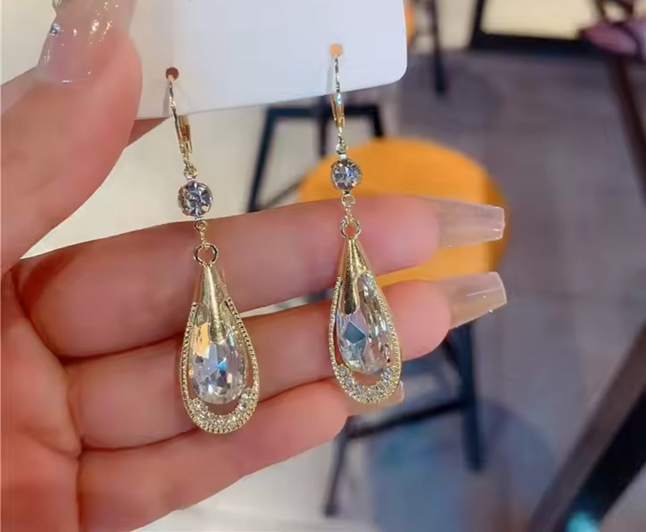. dangle water drop earrings