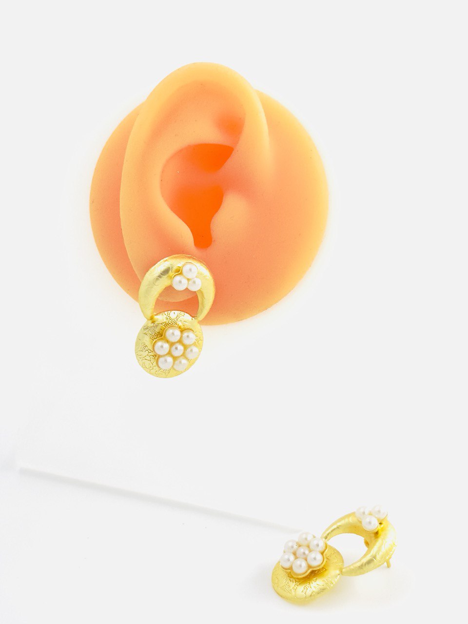 Pearl  Gold plated studs