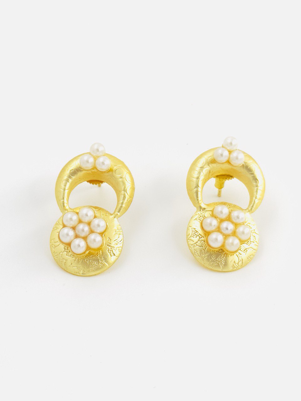 Pearl  Gold plated studs