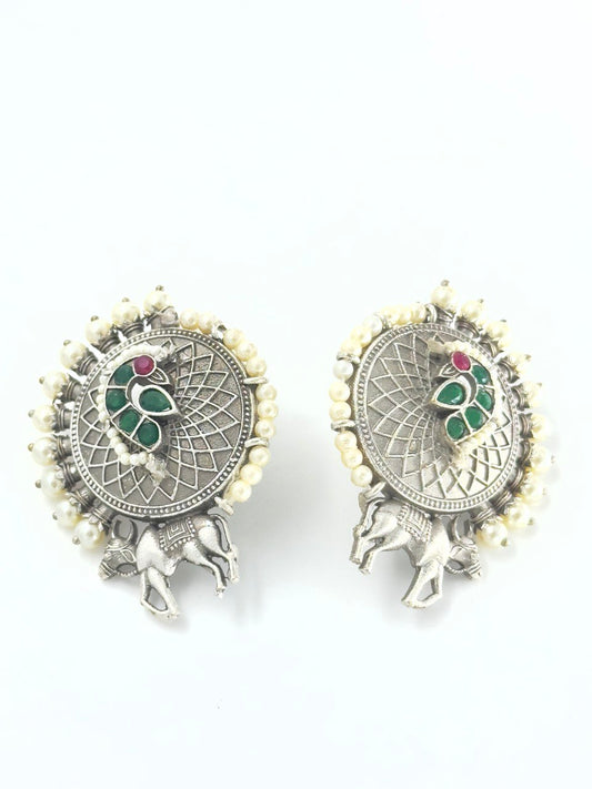 Pearl antique  studs