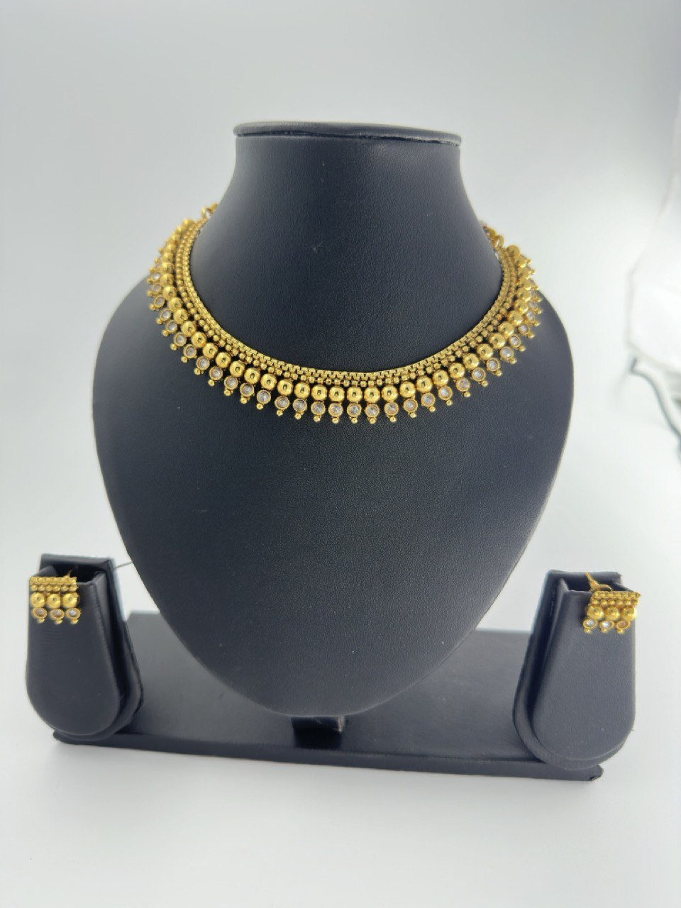 Yashasvi  gold plated  necklace  set