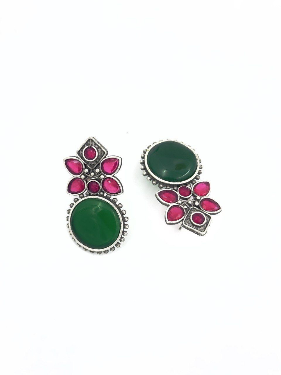 Multicolour   antique  studs