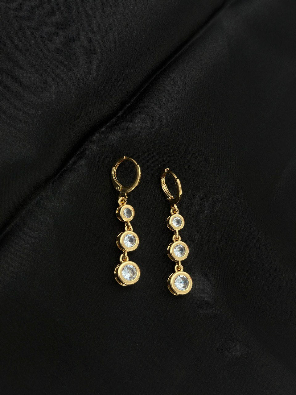 minimalist golden dangler