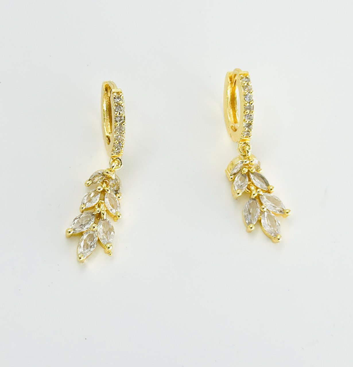 Minimalist golden dangler