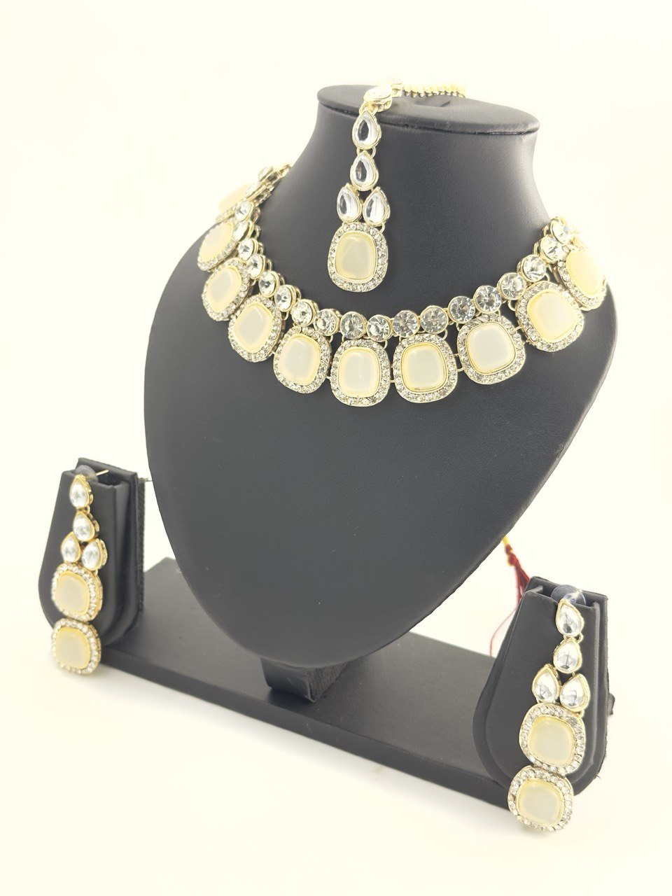 Ivory kundan   Necklace  set