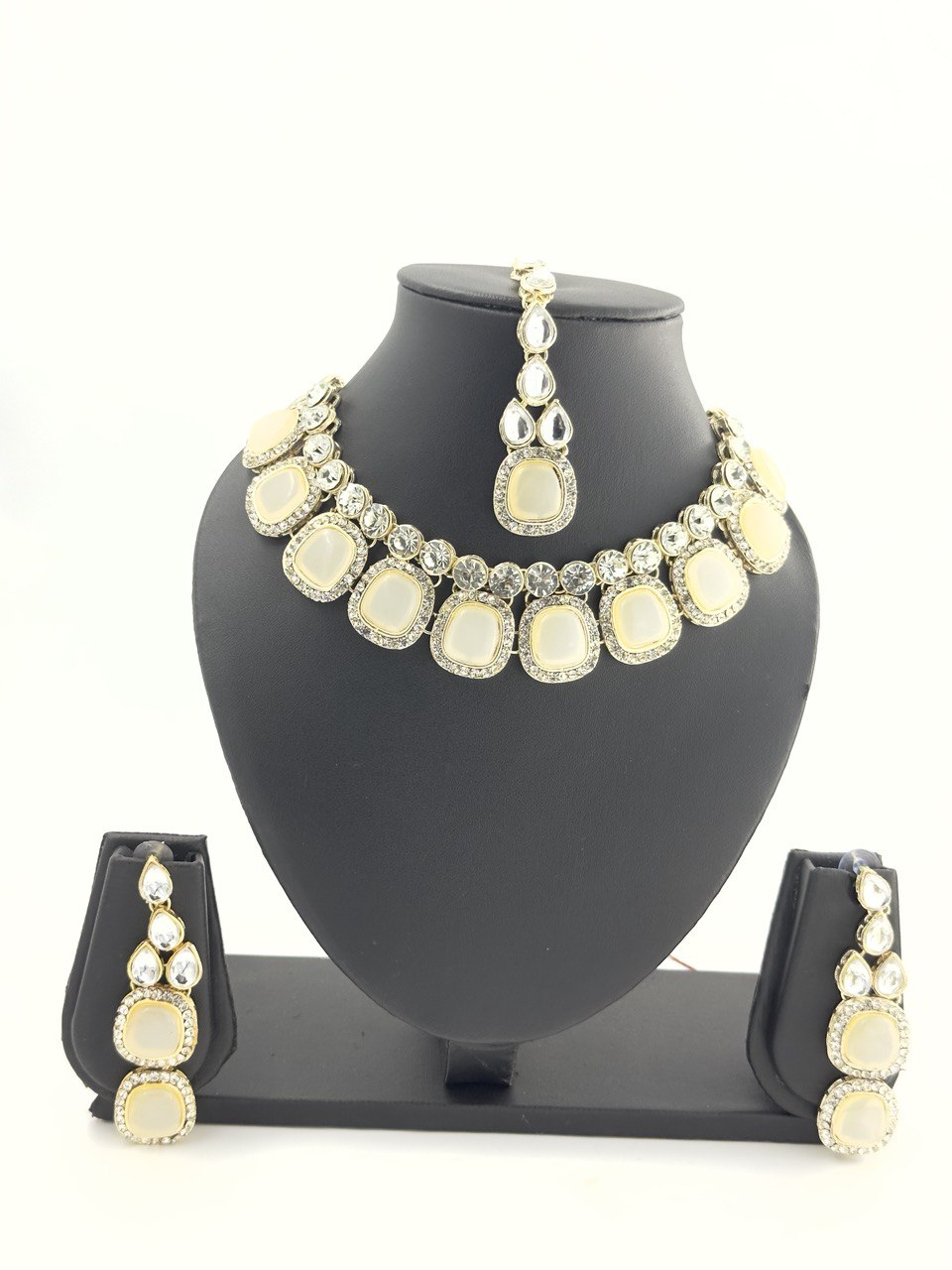 Ivory kundan   Necklace  set