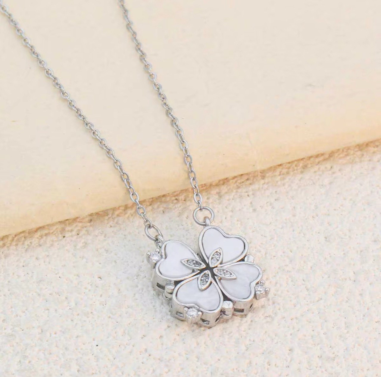Magnetic white dual mode stone chain