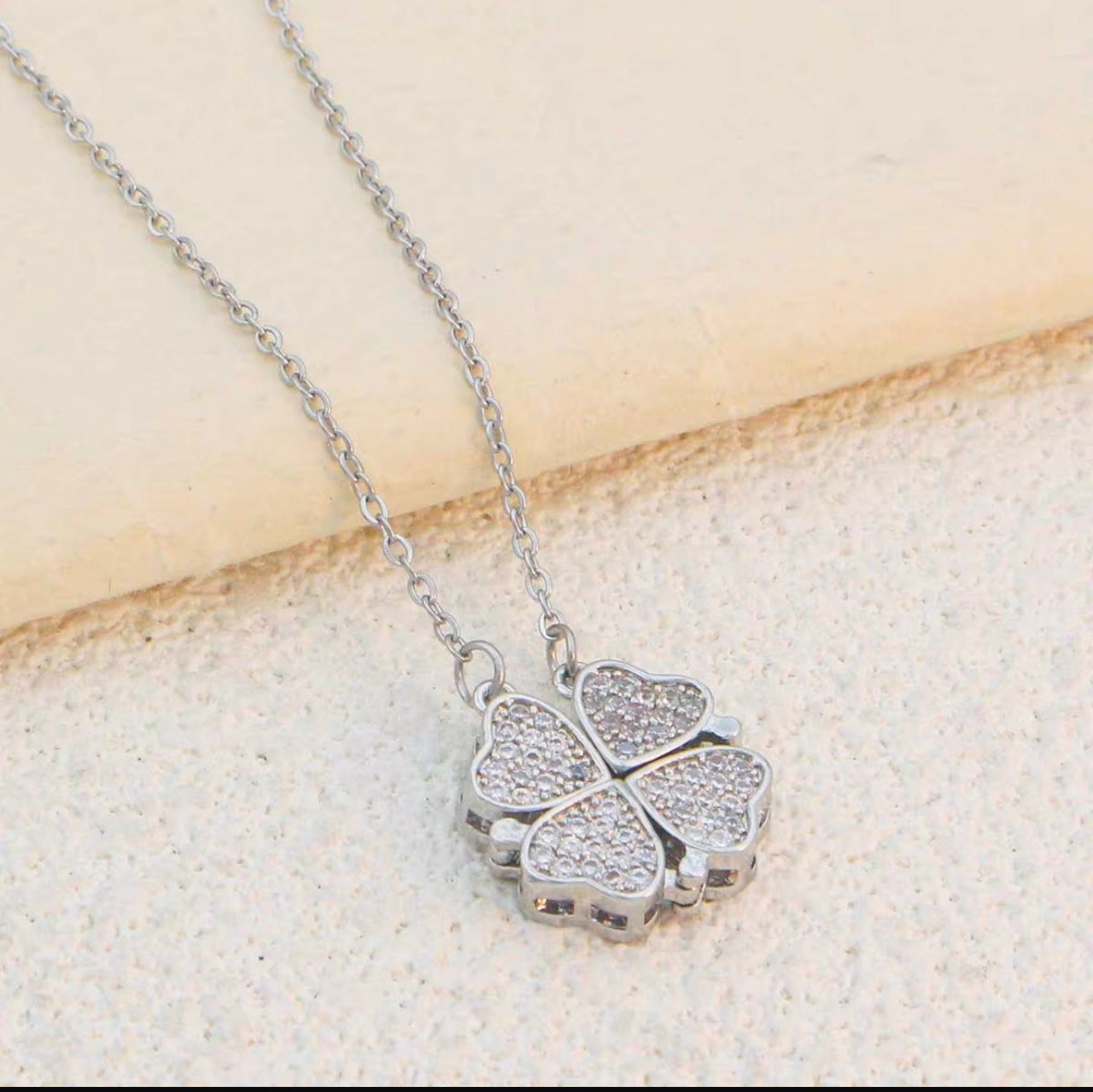 Magnetic dual mode stone chain